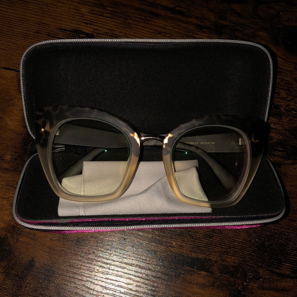 Tortious shell cat eye glasses